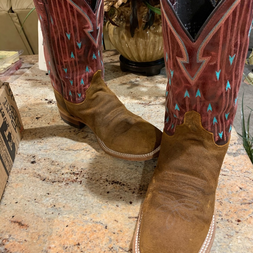 Women’s rough out boots